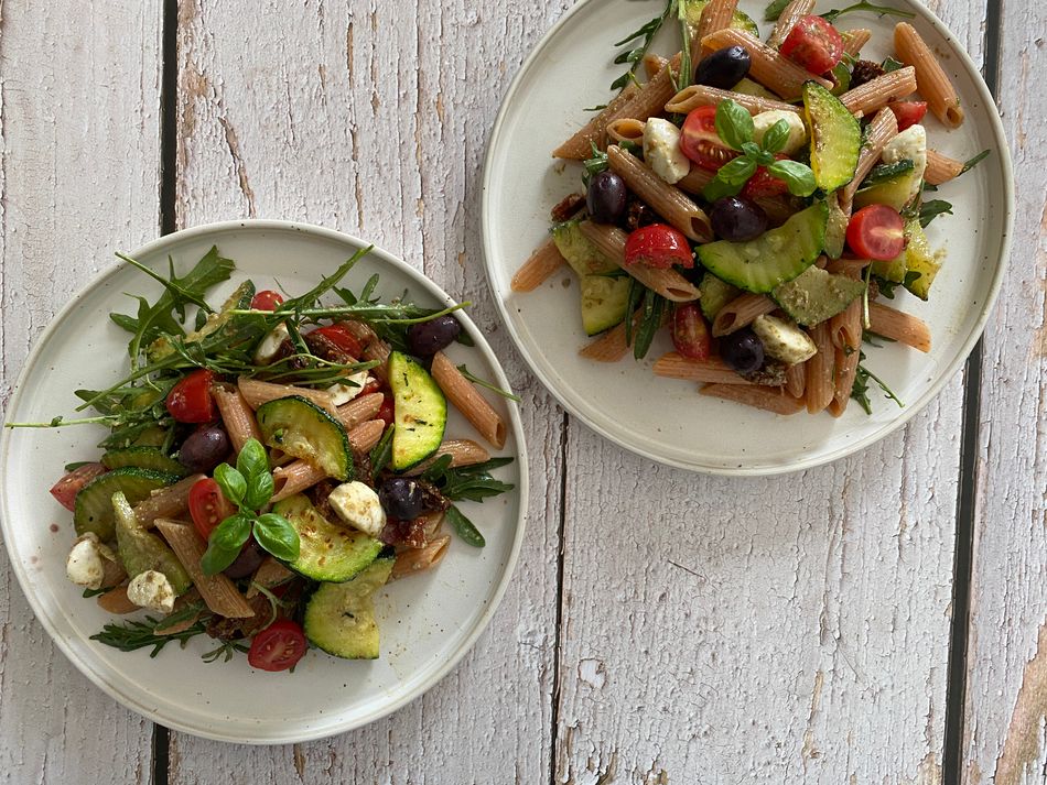 Teaserbild für "Sommerlicher Pesto-Salat: Leichter Genuss für heiße Tage"